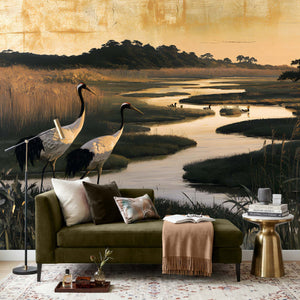Papier peint oiseaux japonais avec grues, iris, roseaux et marais aux reflets d'or patiné
